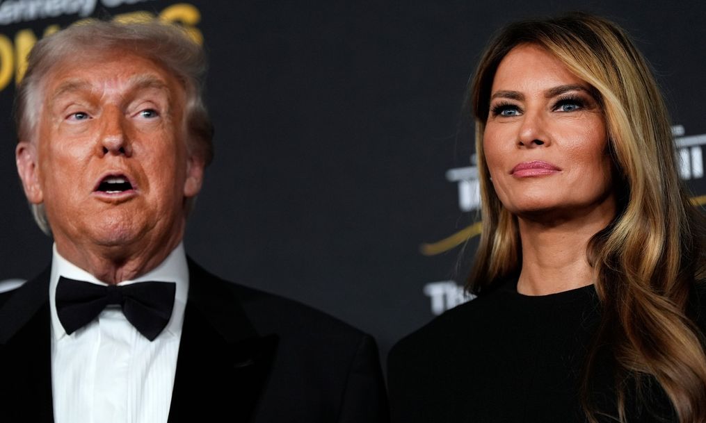 Ο Tραμπ παρουσιαστής σε βραβεία για καλλιτέχνες: Σταλόνε, Τζορτζ Στρέιτ και Kiss στους νικητές