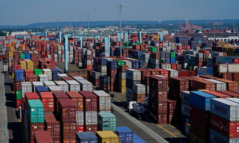 Κίνα: Το εμπορικό πλεόνασμα ξεπέρασε για πρώτη φορά το 1 τρισ. δολάρια