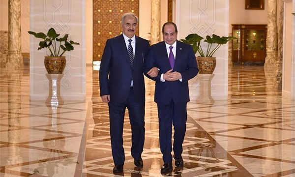 Ο Σίσι συζήτησε με Χαφτάρ για οριοθέτηση της ΑΟΖ και ζήτησε απομάκρυνση ξένων δυνάμεων από Λιβύη