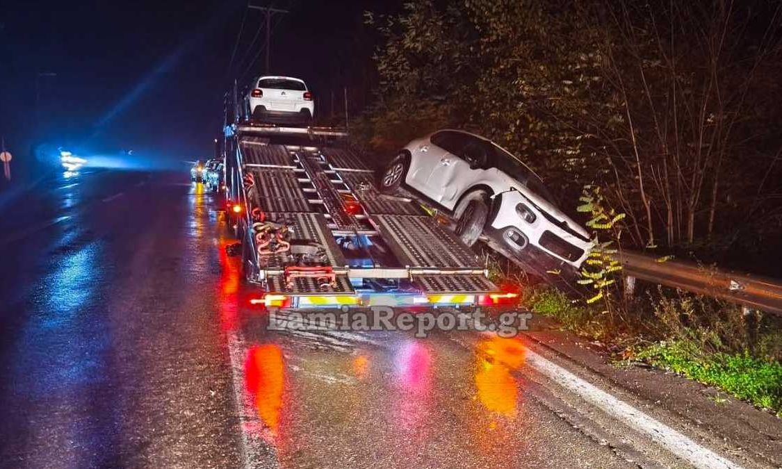 Φθιώτιδα: Απρόοπτο στην εθνική οδό Θερμοπυλών – Ιτέας – «Έφυγε» αμάξι από αυτοκινητάμαξα