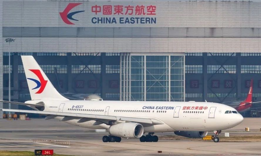 Μαζική δηλητηρίαση σε 10ωρη πτήση Σαγκάη – Μόσχα: «Η ουρά για την τουαλέτα δεν τελείωνε ποτέ»