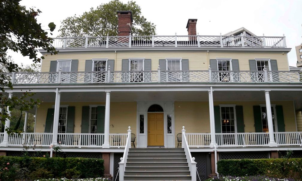 Ζόχραν Μαμντάνι: Αφήνει το μικρό του διαμέρισμα στην Αστόρια για να ζήσει στο δημαρχιακό μέγαρο