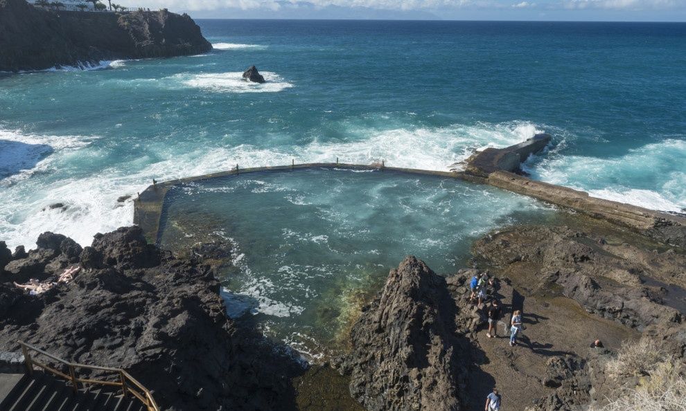 Τενερίφη: Τέσσερις νεκροί και ένας αγνοούμενος από κύμα σε φυσική πισίνα – Βίντεο