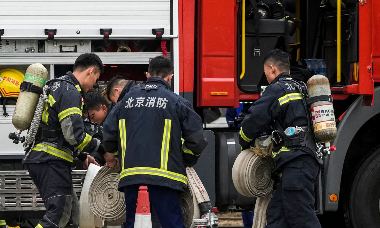 Φονική πυρκαγιά σε πολυκατοικία στην Κίνα: Τουλάχιστον 12 οι νεκροί – Βίντεο