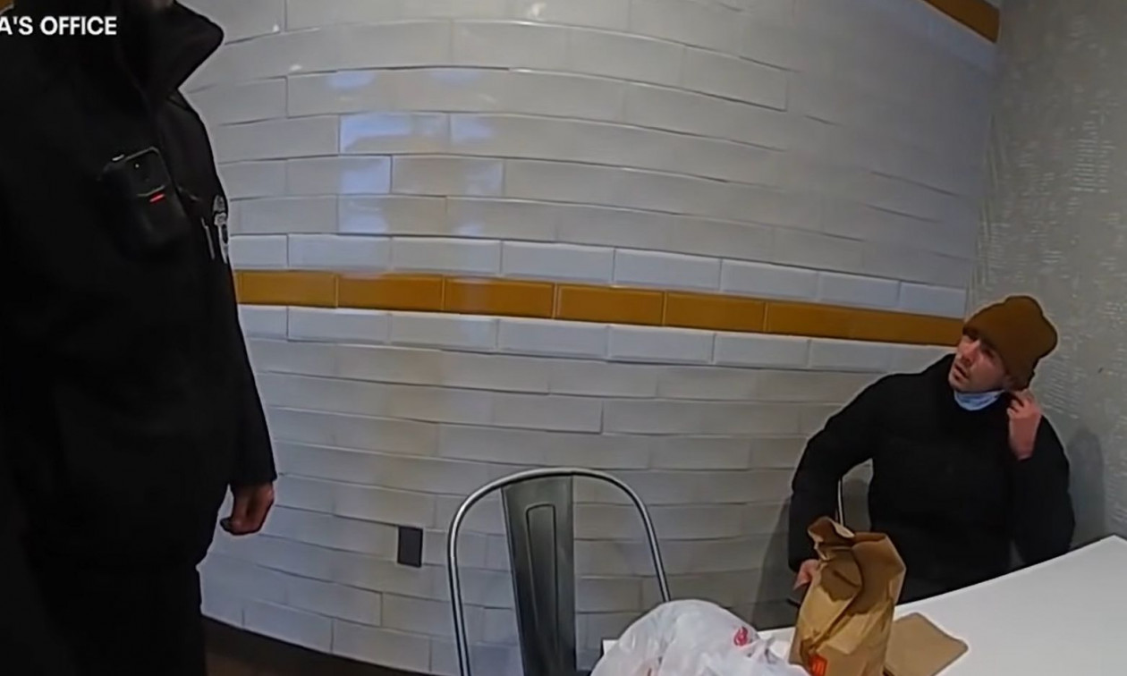 Λουίτζι Μαντζιόνε: Στη δημοσιότητα το βίντεο από τη στιγμή της σύλληψής του – Δήλωνε ψεύτικο όνομα