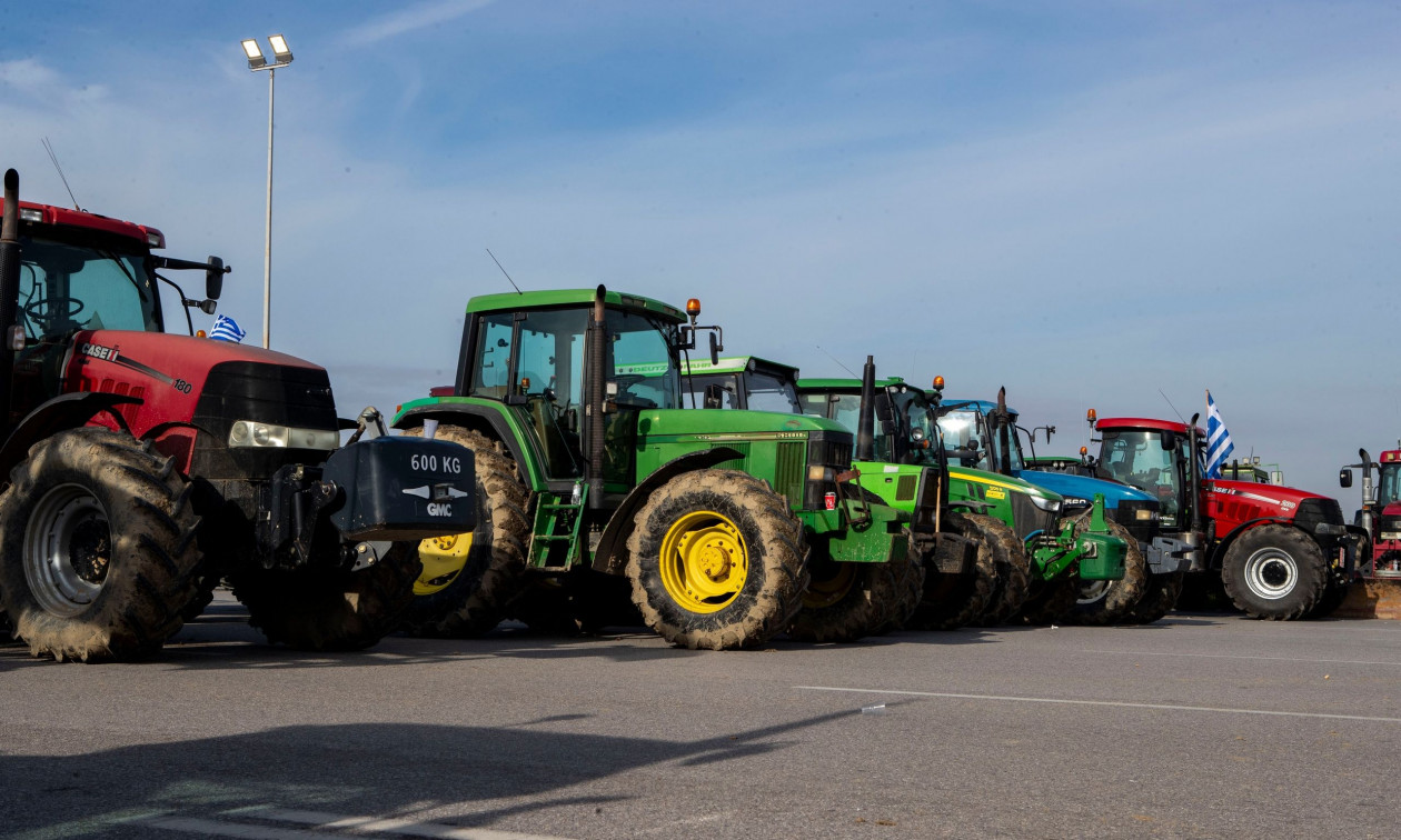 Μπλόκα αγροτών: Συνεχίζονται οι πολύωροι αποκλεισμοί σε συνοριακά περάσματα της Βόρειας Ελλάδας