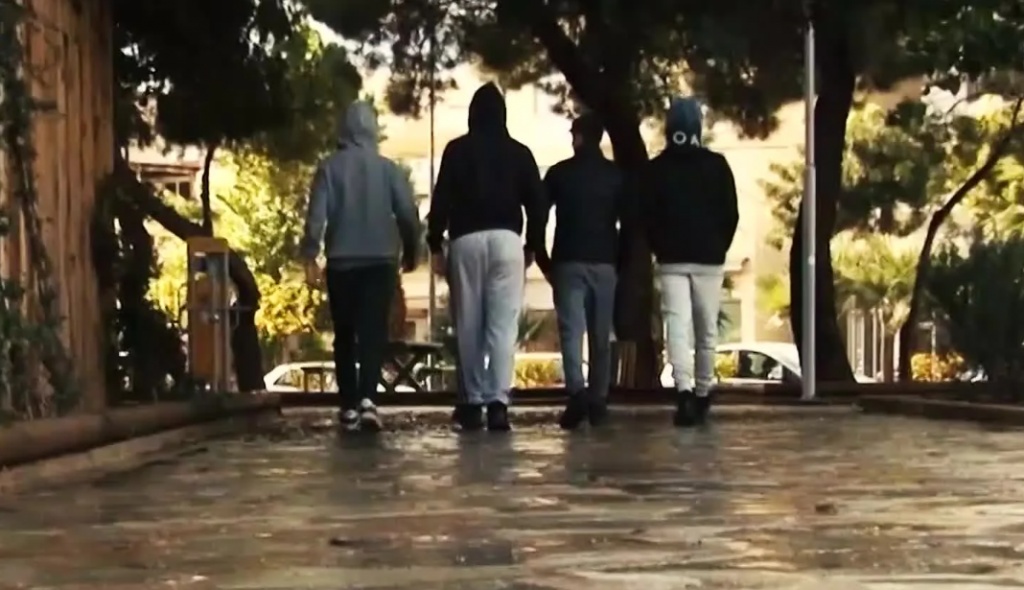 Σοκ στον Βόλο: Εγκληματική οργάνωση εφήβων παρείχε «προστασία» σε ανήλικους – Πέντε συλλήψεις