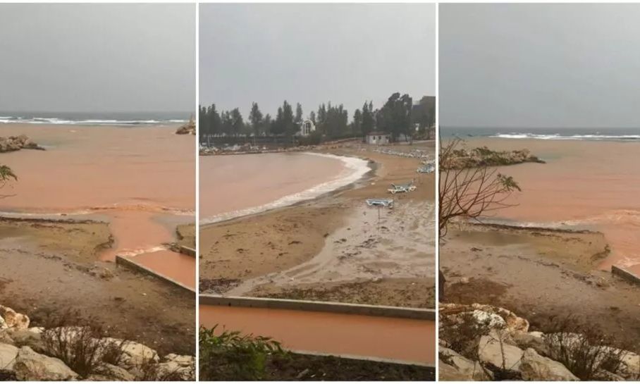 Κύπρος: Κοκκίνισε η θάλασσα στο Παραλίμνι λόγω της κακοκαιρίας Byron – Δείτε βίντεο