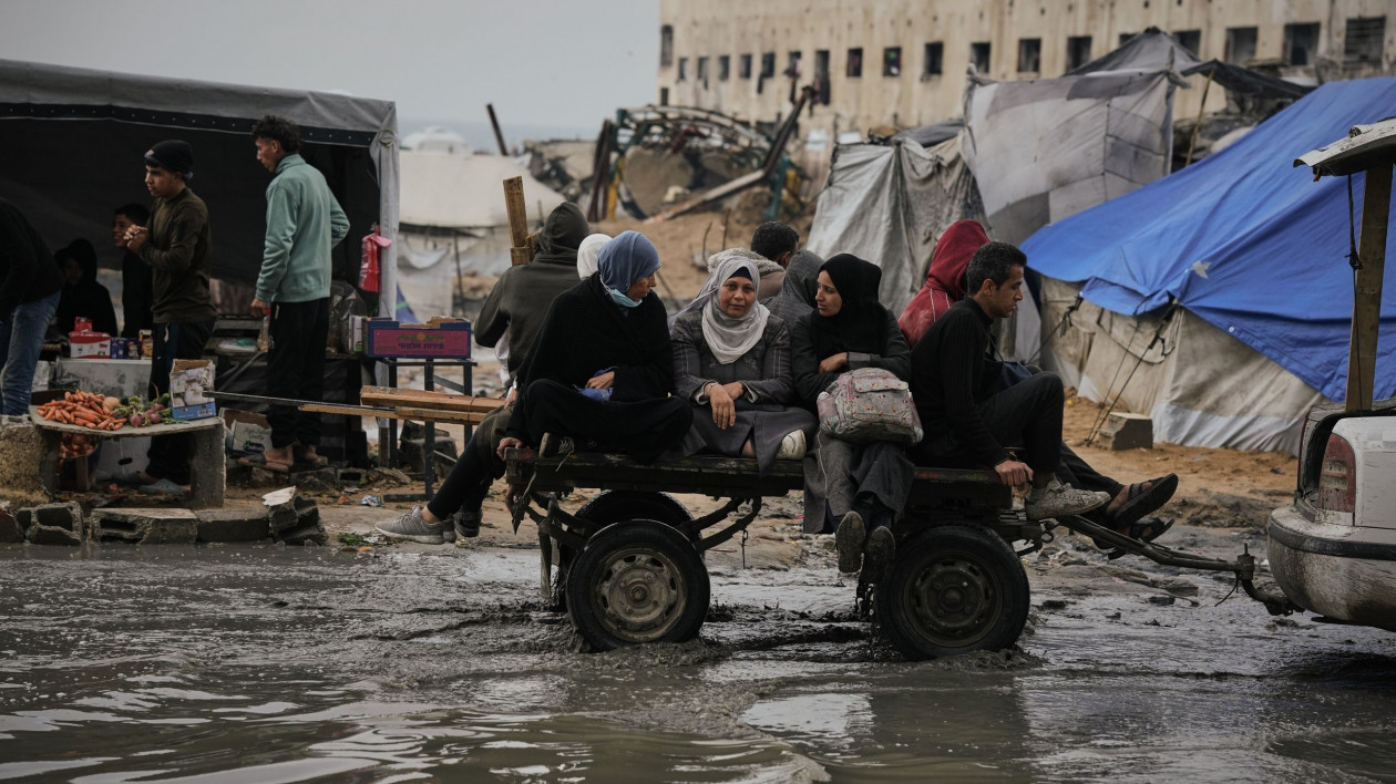 H κακοκαιρία Byron χτυπά και το Ισραήλ: Αγωνιώδεις αναζητήσεις για αγνοούμενους