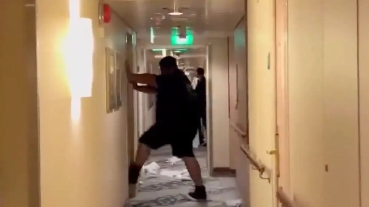 Απίστευτο: «Έχωσαν» στο ψυγείο του πλοίου τον επιβάτη κρουαζιέρας που πέθανε μετά από 33 ποτά