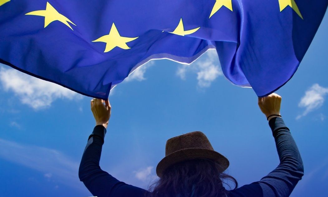 Όγδοη αύξηση μισθών στους «γραφειοκράτες των Βρυξελλών» μέσα σε τρία χρόνια