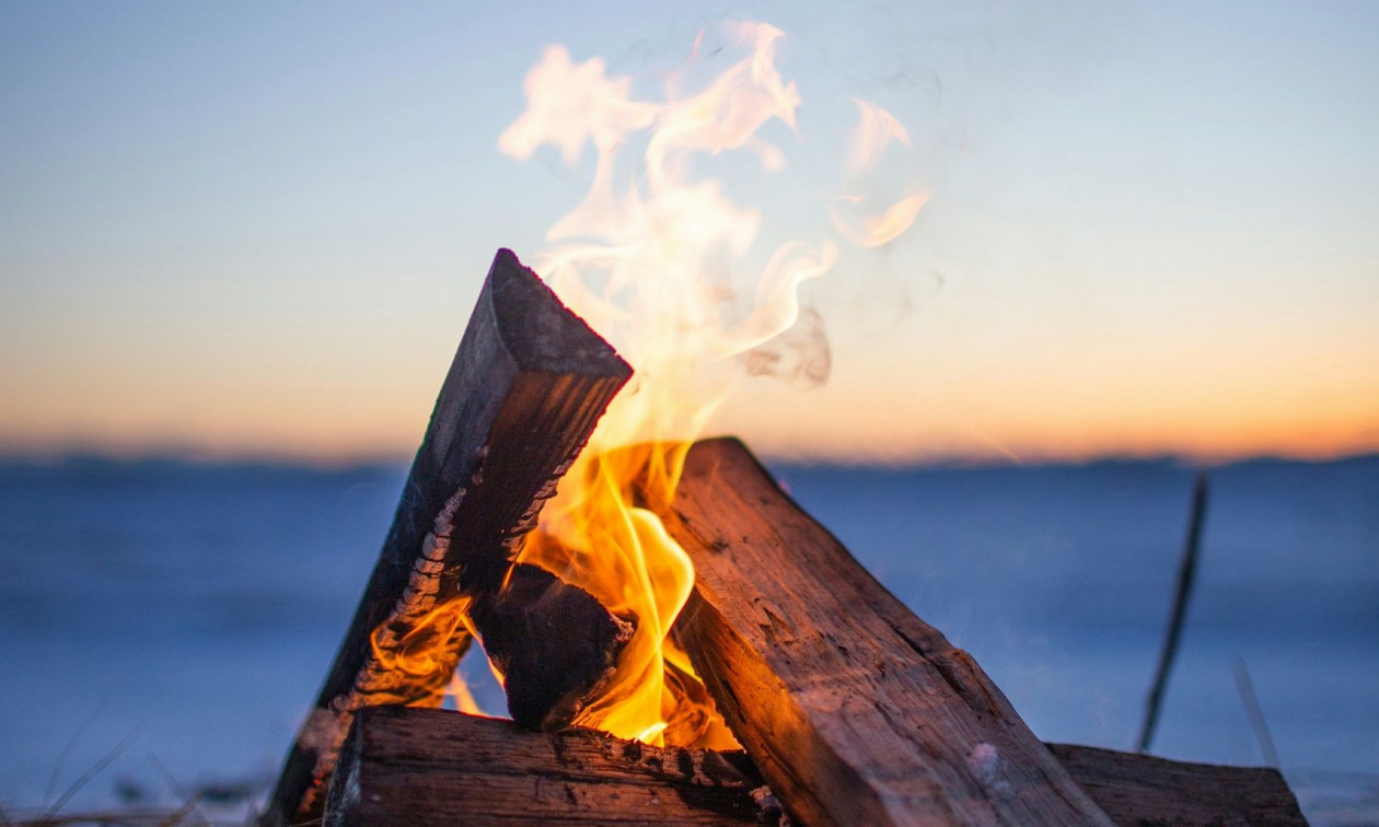 Νέα ανακάλυψη: Πότε και που ο άνθρωπος άναψε την πρώτη φωτιά