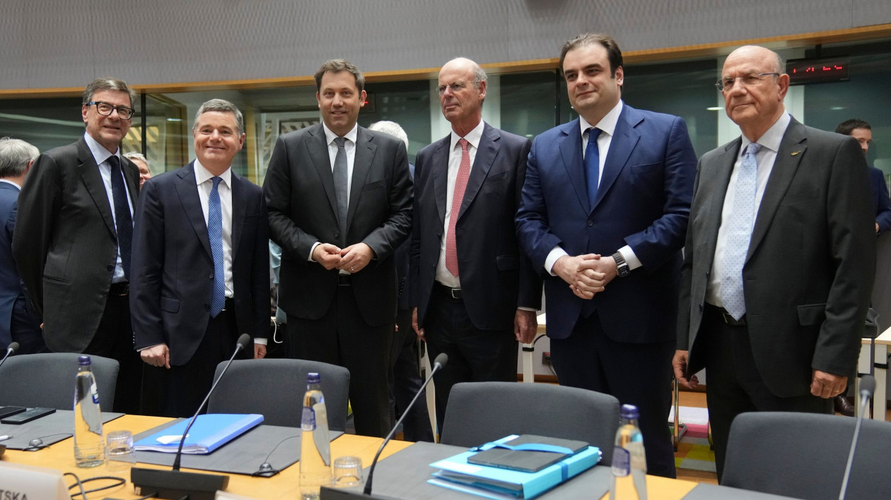 Πιερρακάκης ή Βαν Πέτεγκεμ: Αντίστροφη μέτρηση για την κρίσιμη ψηφοφορία