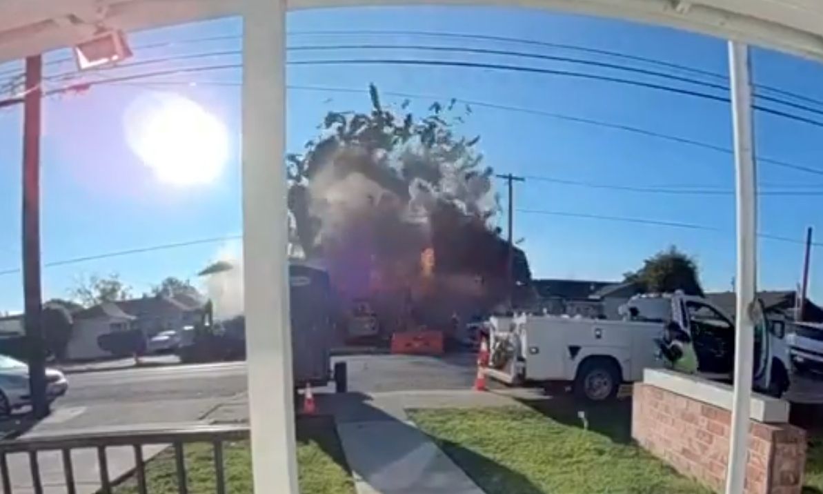 Μεγάλη έκρηξη σε σπίτι στην Καλιφόρνια – Τουλάχιστον έξι τραυματίες – Βίντεο