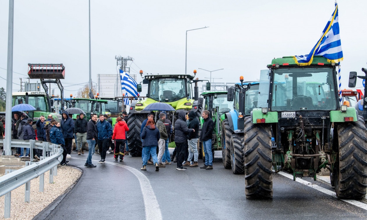 Μπλόκα αγροτών: Ανοιχτά τα τελωνεία Ευζώνων και Νίκης – Οκτάωρος αποκλεισμός σε Προμαχώνα και Εξοχή