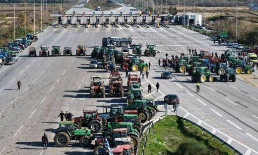Αγροτικά μπλόκα: Οδύσσεια για τους ταξιδιώτες με καθυστερήσεις που φτάνουν τις δύο ώρες