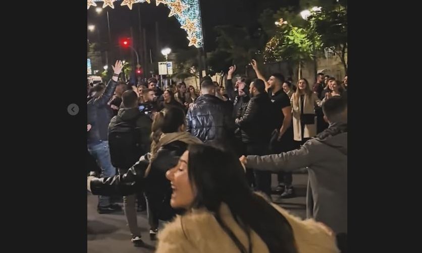 Κρητικοί φοιτητές ξεσήκωσαν την Αθήνα – Έπαιξαν καντάδα από τη Βασιλίσσης Σοφίας μέχρι την Ερμού