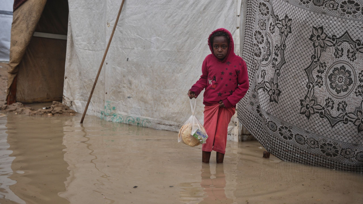 Γάζα: 16 νεκροί από την κακοκαιρία Byron – Τρία παιδιά αναμεσά τους – Κατέρρευσαν 13 κτίρια