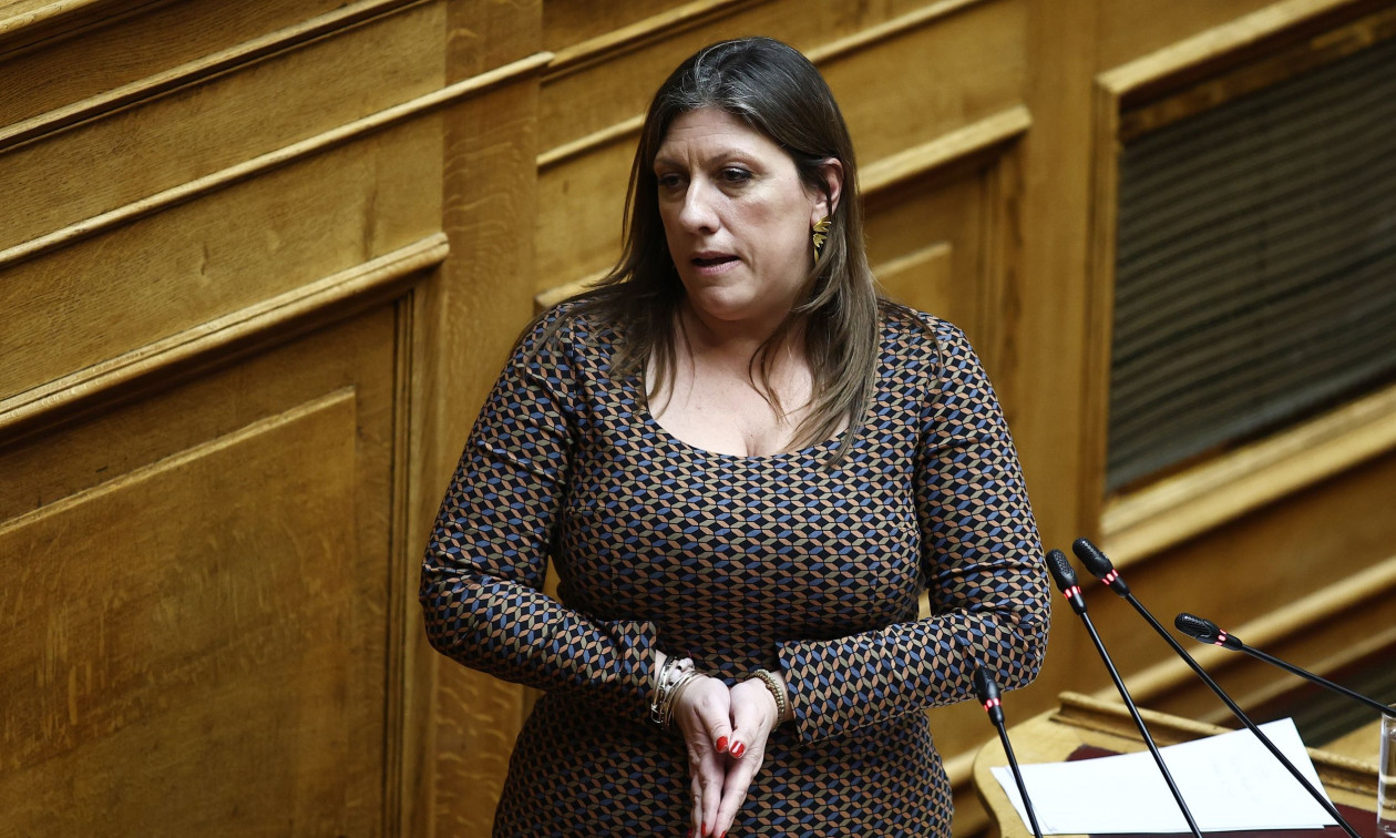 Κωνσταντοπούλου: «Ταξική και όχι σεξιστική η φράση “σιγά μην σκίσεις κανένα καλσόν”»