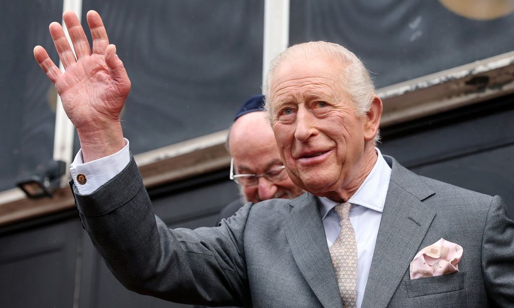 Βασιλιάς Κάρολος: Το μήνυμά του σώζει ζωές – Αλματώδης η αναζήτηση για έγκαιρη διάγνωση του καρκίνου