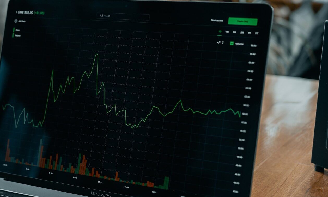 Ελληνικά ομόλογα «ψηφίζουν» οι διεθνείς οίκοι και το 2026 – Προτιμώνται ακόμη και από τα γερμανικά