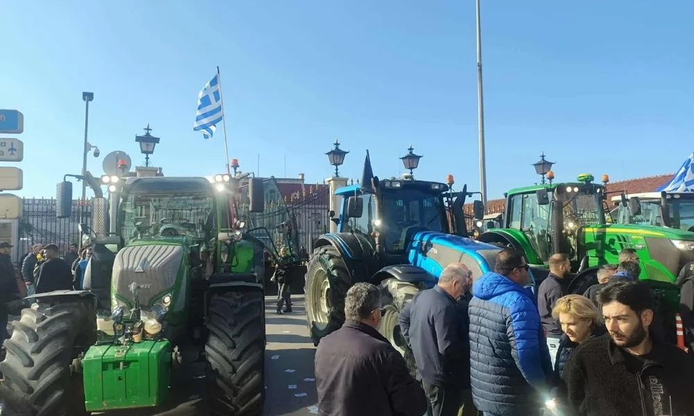 Μπλόκα αγροτών: Φορείς της αγοράς κάνουν έκκληση στους αγρότες να επανέλθουν στον θεσμικό διάλογο