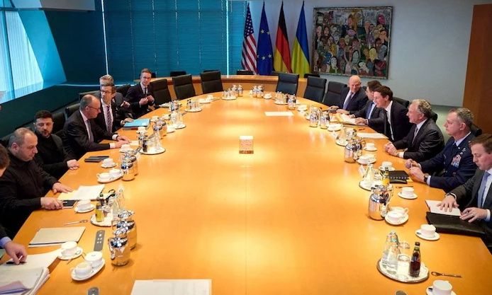 Γερμανία: Η συνάντηση Ζελένσκι με Γουίτκοφ και τον Κούσνερ – Ο Μερτς δεν παρευρίσκεται