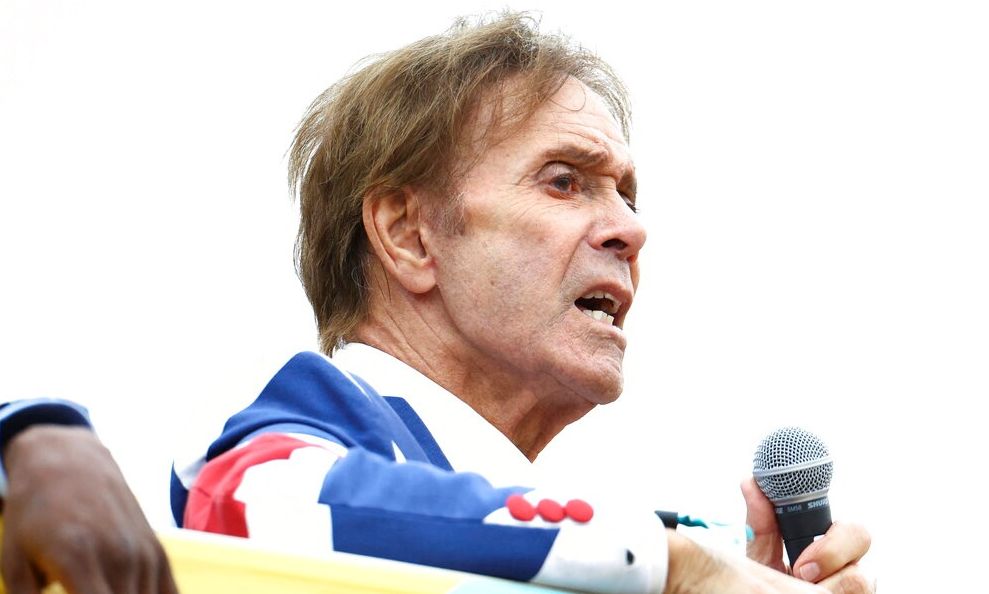 Κλιφ Ρίτσαρντ: Διαγνώστηκε με καρκίνο του προστάτη  – Το σωτήριο τσεκ απ πριν απο την περιοδεία