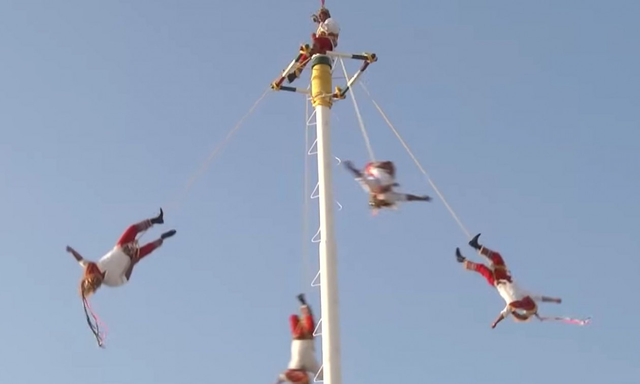 Μεξικό: Το έθιμο με τους «ιπτάμενους» χορευτές που αναγνωρίστηκε από την UNESCO