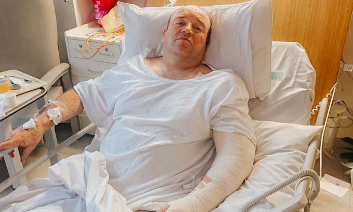 Αυστραλία: «Ο ήρωας της παραλίας Μπόνταΐ» αναρρώνει μετά από επέμβαση – Τα εύσημα από τον Τραμπ