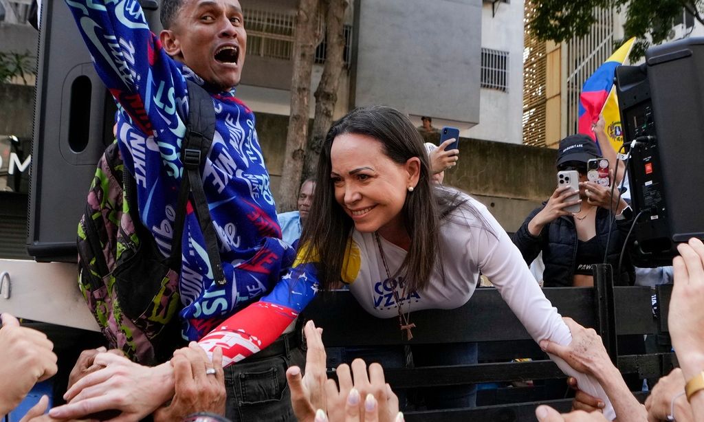 Βενεζουέλα: Η βραβευμένη με Νόμπελ Ειρήνης υπέστη κάταγμα στη σπονδυλική στήλη