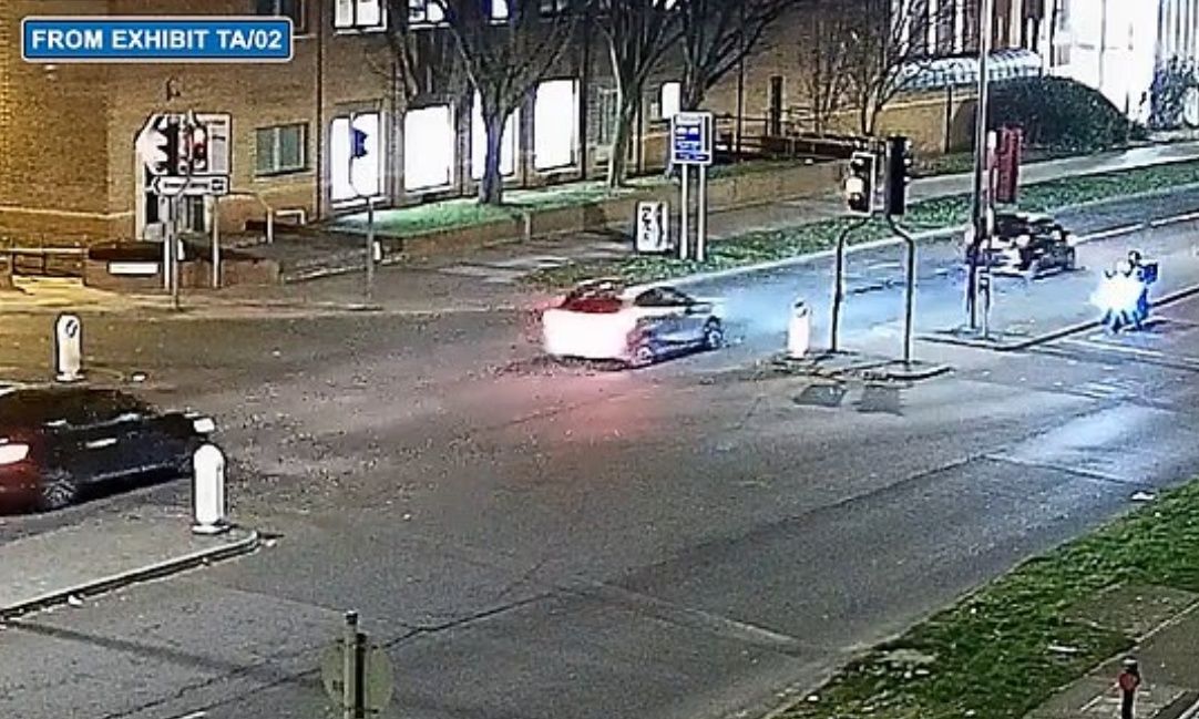 Βρετανία: Ηρωικοί επιβάτες λεωφορείου έσωσαν 17χρονη από απόπειρα απαγωγής