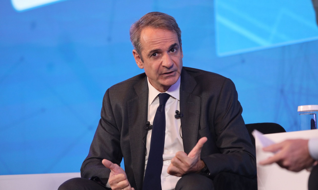 Μητσοτάκης: Δύο «Ελλάδες» σε μία ημέρα – Πιερρακάκης στο Eurogroup και «φραπές» στην Εξεταστική