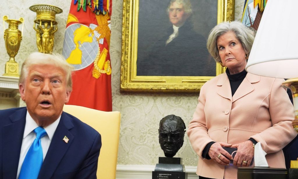 Όλοι οι άνθρωποι του προέδρου: Φωτιές άναψαν οι δηλώσεις της προσωπάρχη του Ντόναλντ Τραμπ