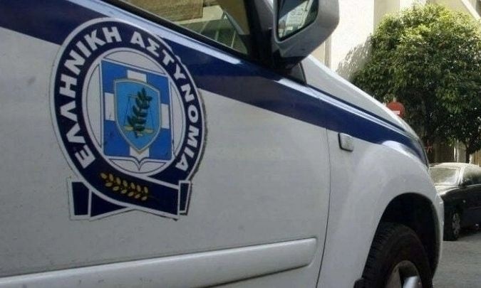 Νίκαια: Οδηγός IΧ τσακώθηκε με ντελιβερά, τον παρέσυρε και τον γρονθοκόπησε