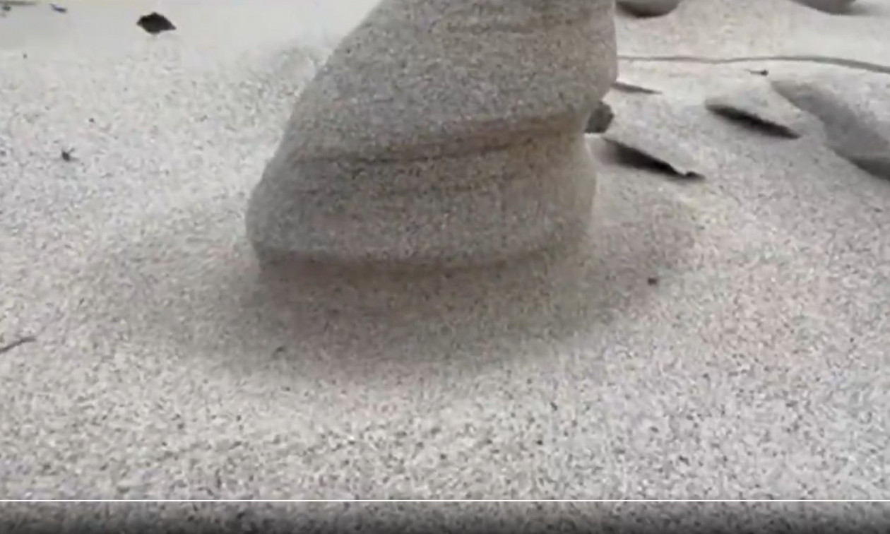 Πρωτοφανές φαινόμενο: Άμμος πάγωσε λόγω του ακραίου ψύχους στο Μίσιγκαν – Βίντεο
