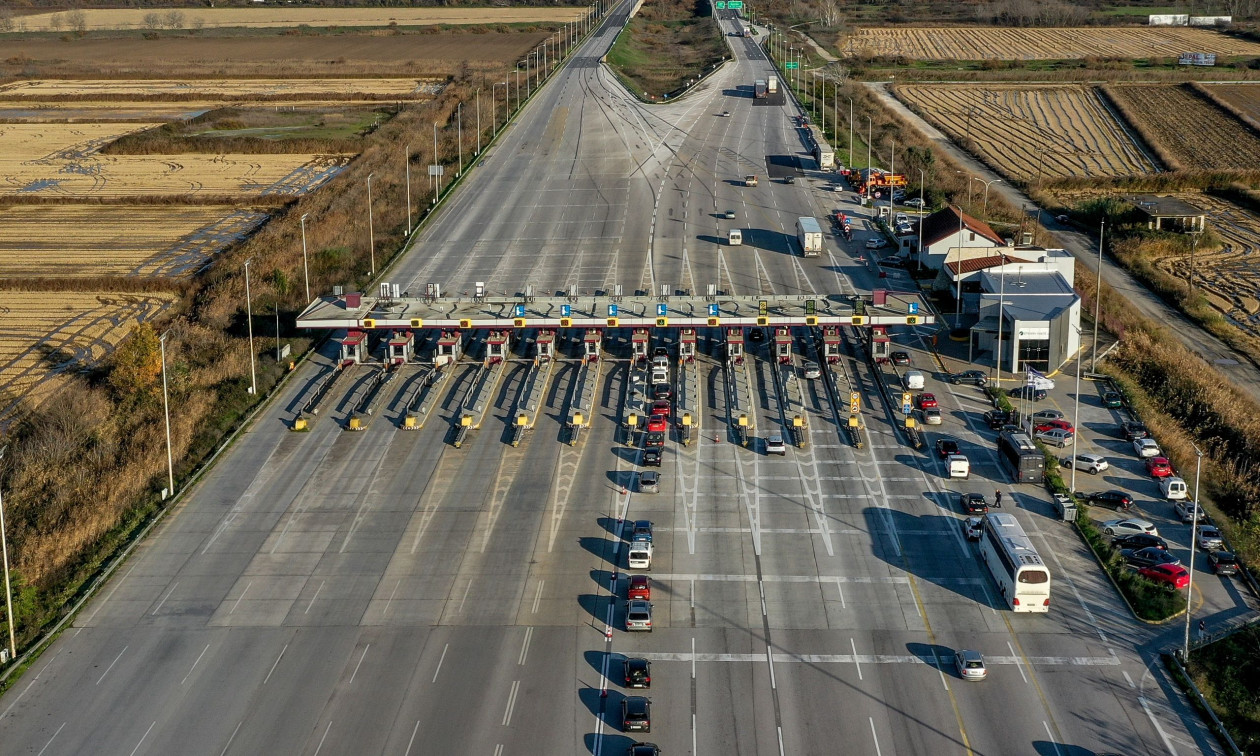 Διόδια Μαλγάρων: Αγρότες έκλεισαν την Εθνική Οδό και στο ρεύμα προς Θεσσαλονίκη