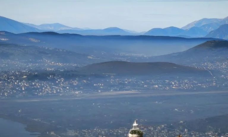 Αποπνικτική η ατμόσφαιρα στα Ιωάννινα – Σε υψηλά επίπεδα η αιθαλομίχλη