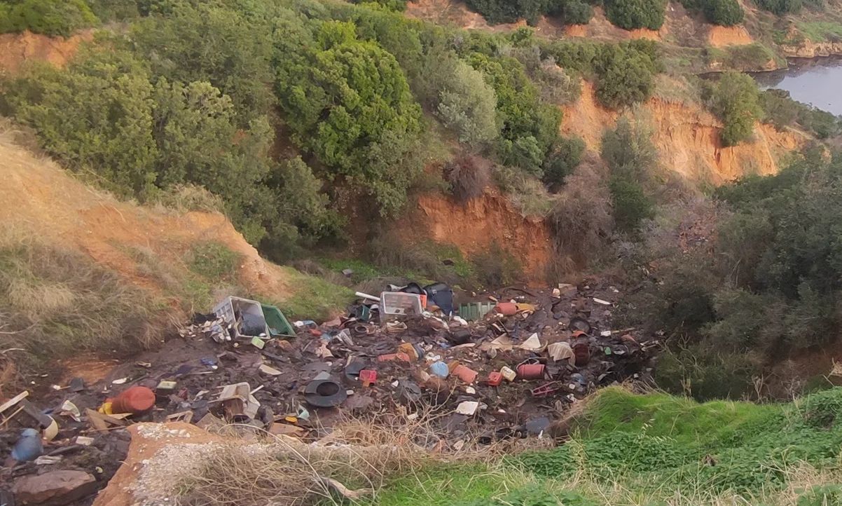 Χαλκιδική: Έριχναν βοθρολύματα σε ορεινή περιοχή για έξι μήνες – Χειροπέδες σε τέσσερα άτομα