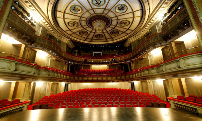 1701981-5c2c460f-ethiniko-theatro.jpg