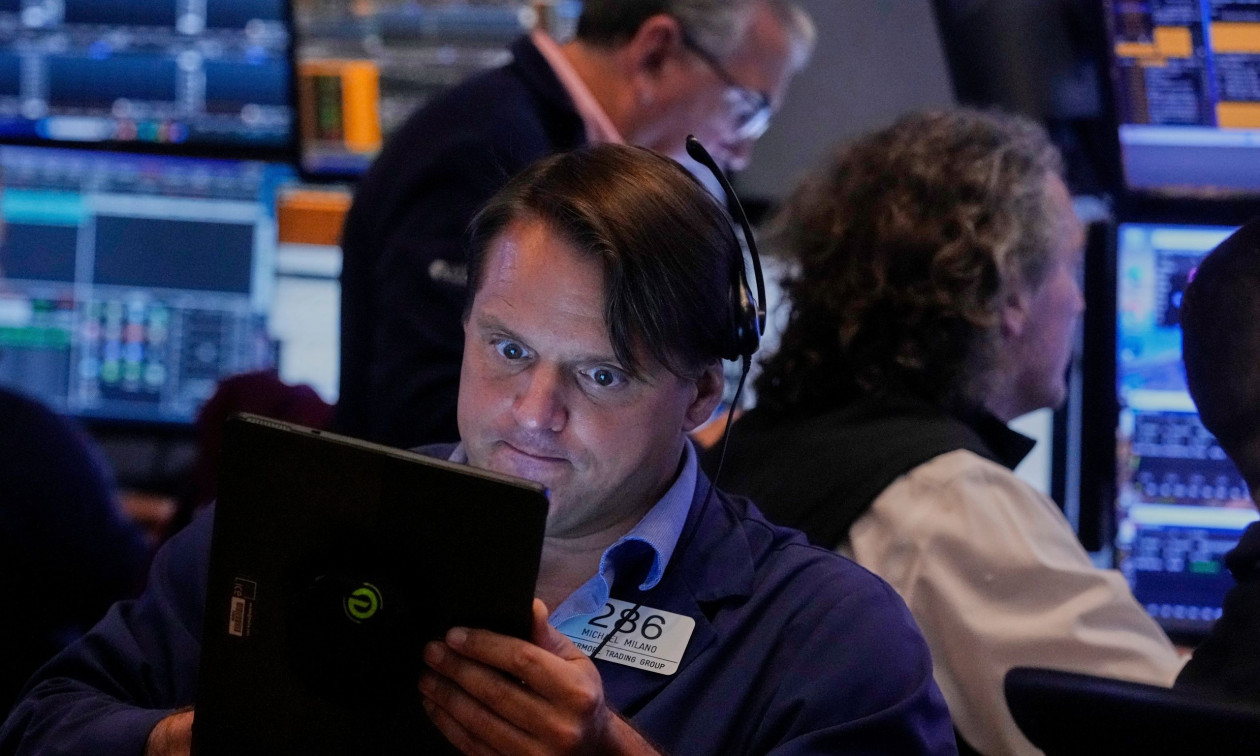 Νευρικότητα και σημαντικές απώλειες στη Wall Street – Βαρίδι η «τεχνητή νοημοσύνη»