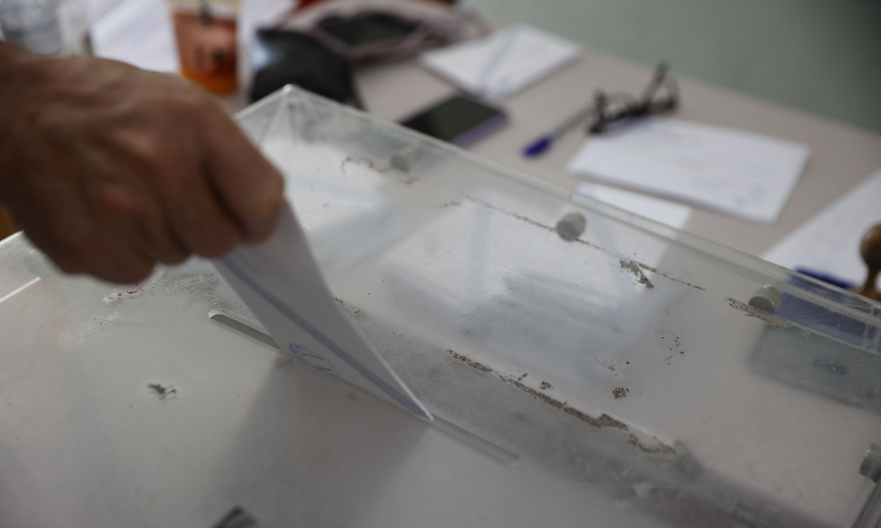 Δημοσκόπηση Metron Analysis: Ξεκάθαρα μπροστά η ΝΔ – Ακολουθούν ΠΑΣΟΚ και Πλεύση Ελευθερίας