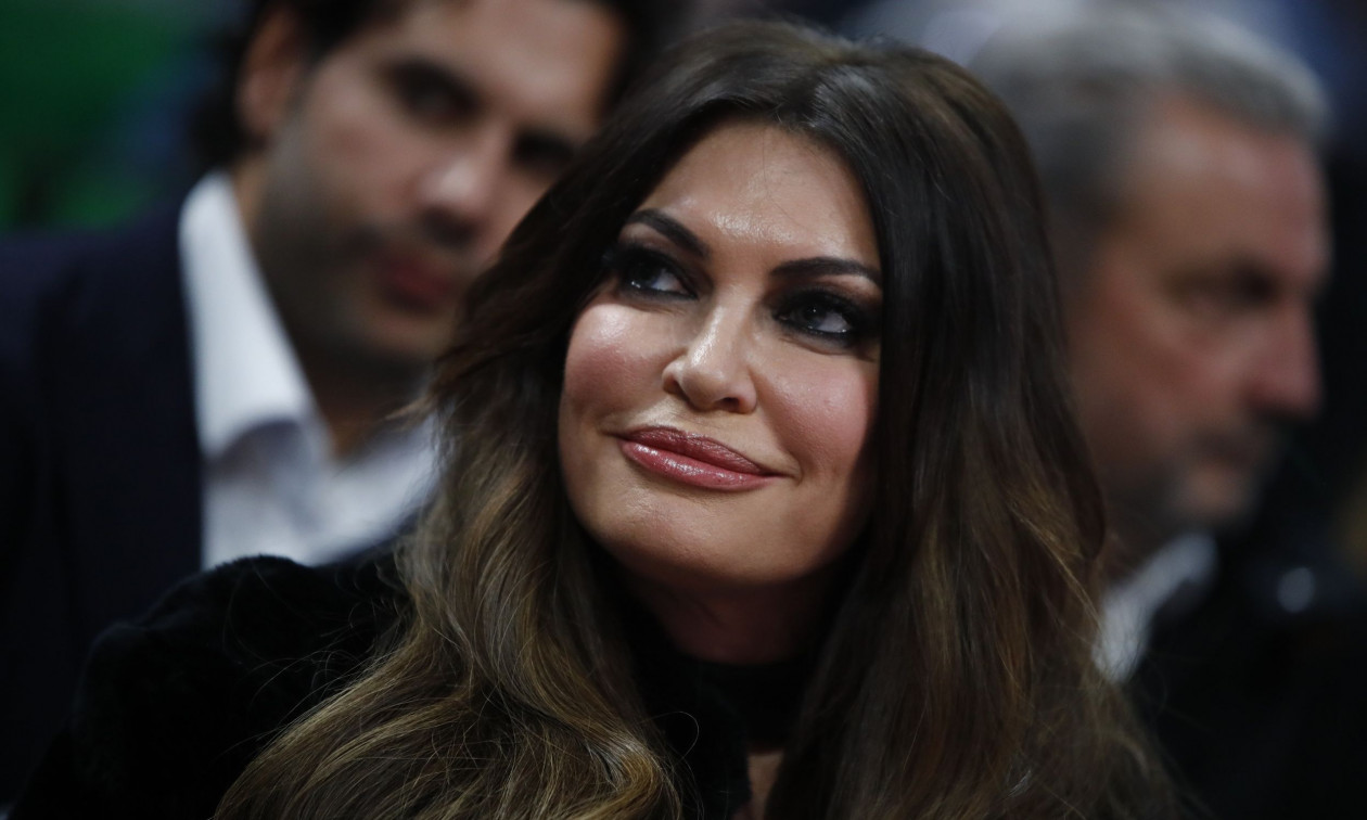 Η Κίμπερλι Γκίλφοϊλ με τον γιο της στο Telekom Center για το ματς Παναθηναϊκός – Χάποελ Τελ Αβίβ