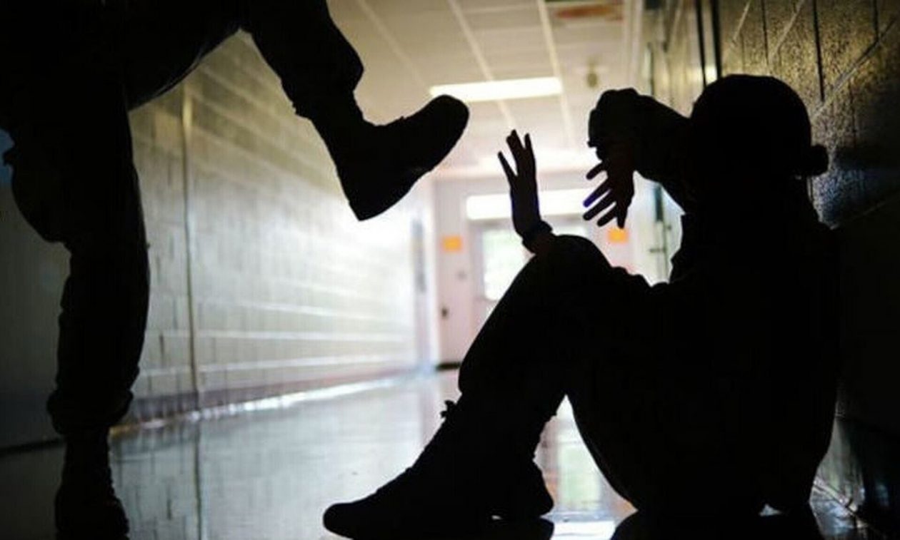 Μεσολόγγι: Ανήλικοι χτύπησαν 14χρονο, τον έβαλαν να γονατίσει και ανέβασαν βίντεο στα social media