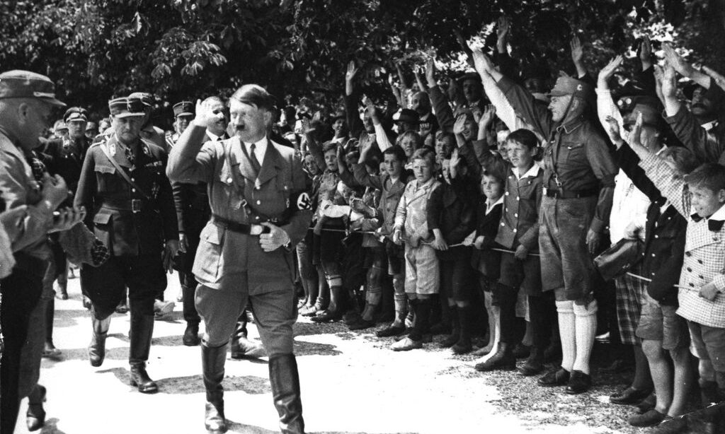 Χριστουγεννιάτικες κάρτες του Χίτλερ σε μυστικό ημερολόγιο διαβόητου ναζί φίλου του