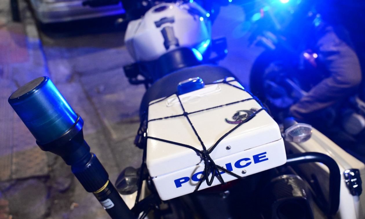 Εξάρχεια: Εκτόξευσαν μολότωφ κατά δυνάμεων των ΜΑΤ – Απάντησαν με κρότου-λάμψης