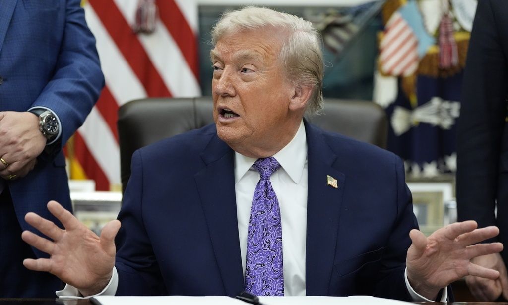 Τραμπ: Μπορώ να ξεχωρίσω μια καμηλοπάρδαλη από έναν ιπποπόταμο – «Όχι» ο νυσταγμένος Τζο