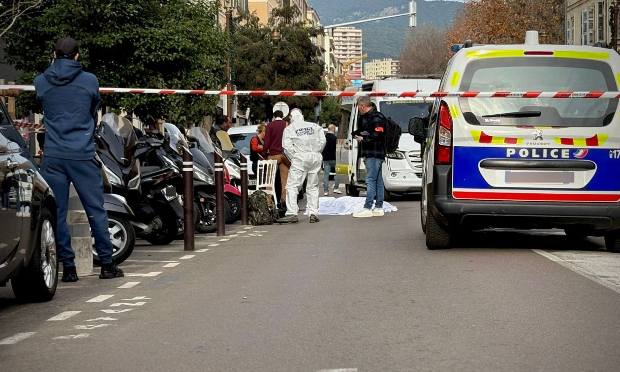 Κορσική: Η στιγμή που αστυνομικός πυροβολεί και σκοτώνει 26χρονο που κρατούσε μαχαίρι