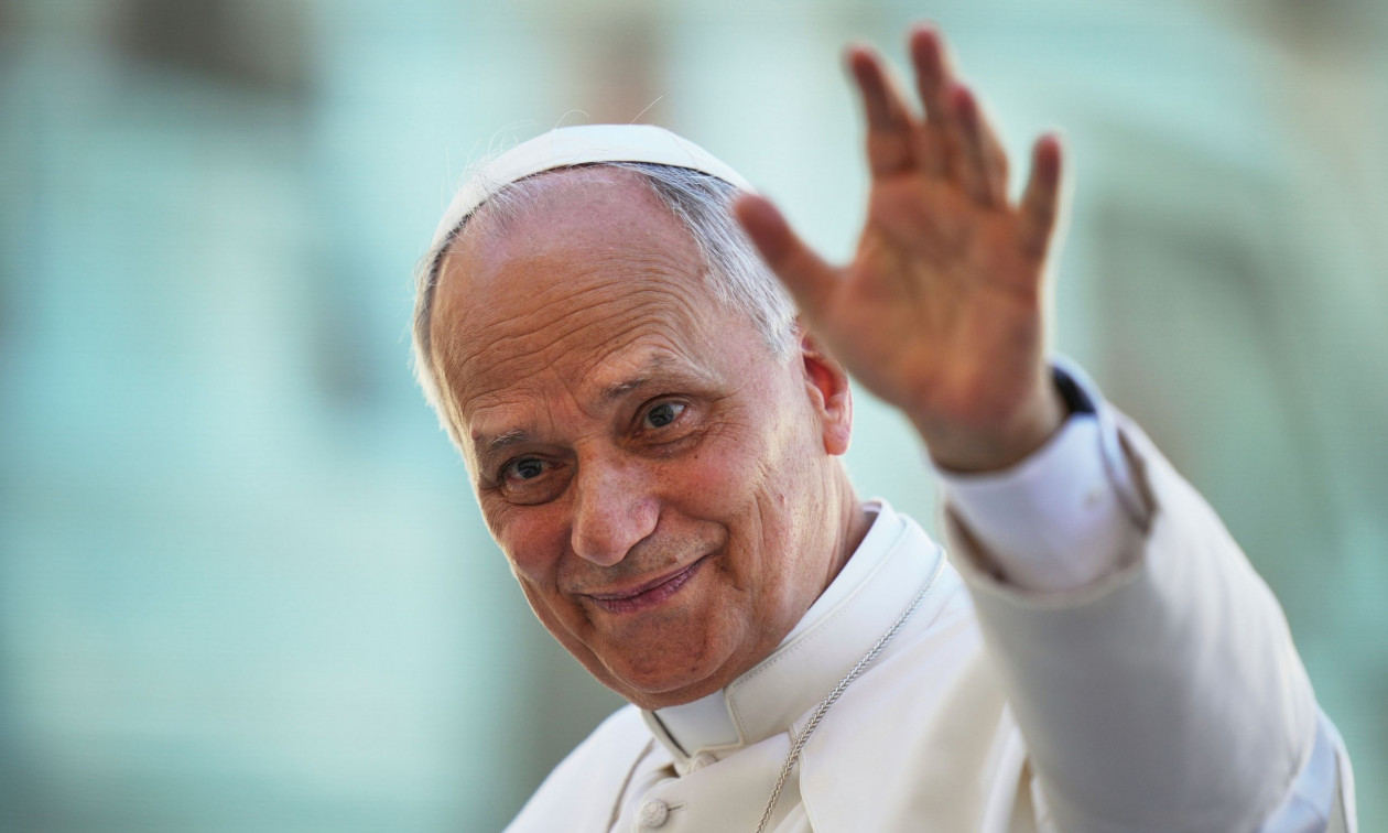 Πάπας Λέων: Μαθαίνει γερμανικά και παίζει επιτραπέζιο παιχνίδι στο κινητό, όταν έχει αϋπνία