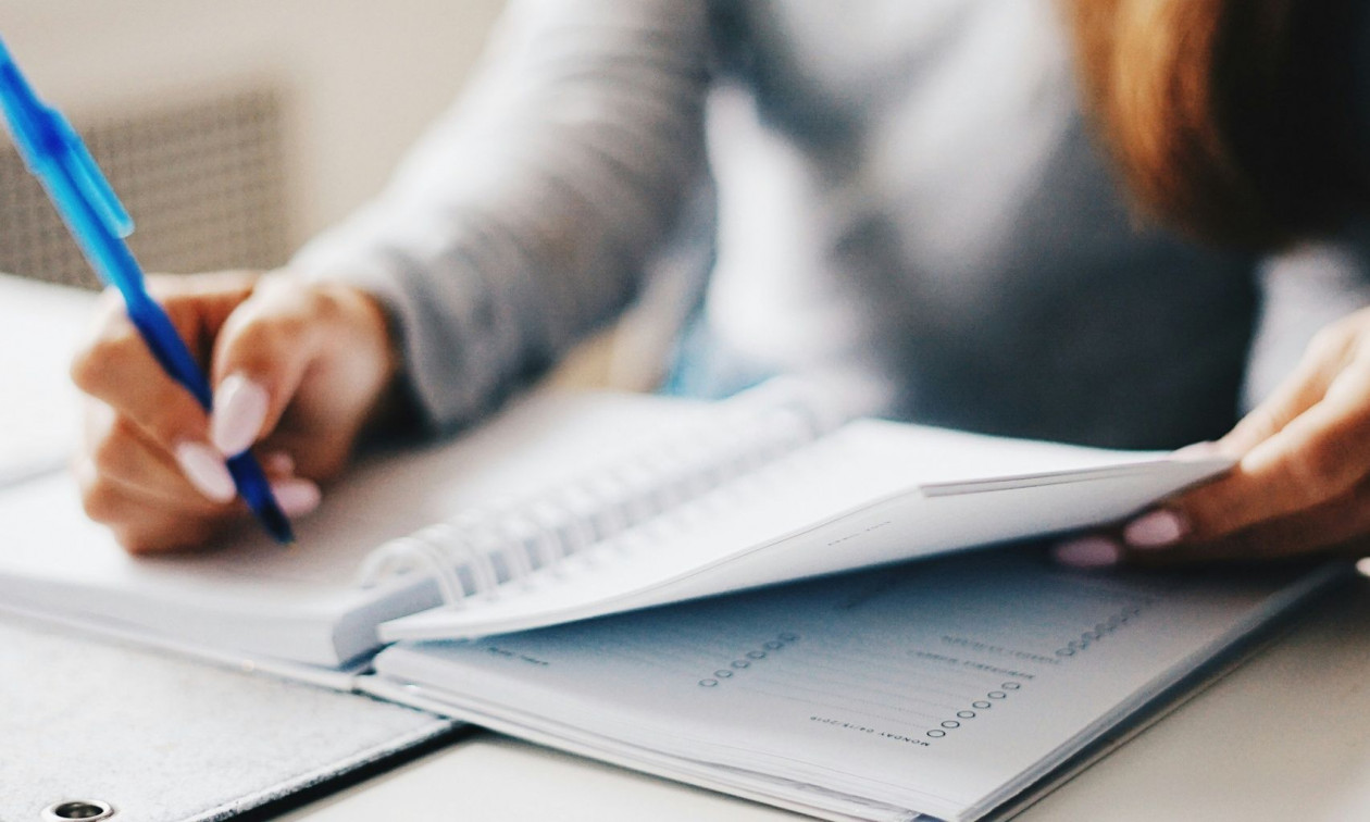 Πόσο θα αυξηθούν οι μισθοί το 2026: Αναλυτικοί πίνακες και παραδείγματα